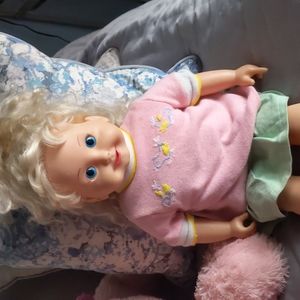 Vintage Cricket doll and 1 cassette (works)